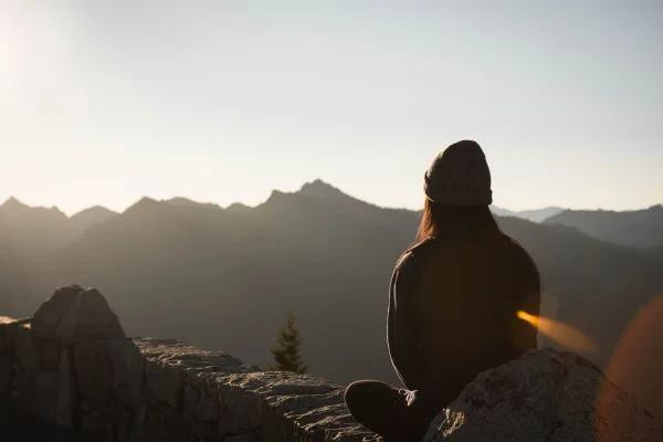 O Poder Transformador do Silêncio: Como a Quietude Revitaliza o Cérebro